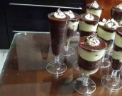 اكواب الشوكولاتة بكريمة الشوكولاته