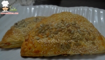 سمبوسك محشي بالجبنه والزيتون