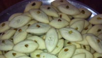 غريبة 