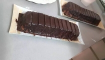 كعكة الشوكولاتة مع صوص الشوكولاتة