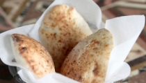 لسهولة شراء الخبز زوارنا اخترنا لكم طريقه خبز بيتي بحشوات مختلفة ورمضان كريم