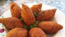 الكبة بصلصة الطحينة المميزة
