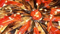 سلطة الباذنجان والبندورة