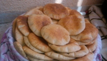 خبز عربي بيتي