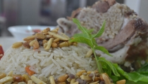 منسف باللحمة والمكسرات