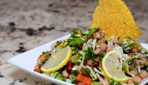 سلطة الحمص والخضار الشهية