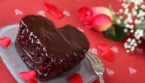 كعكة الشوكولاتة مع صوص الشوكولاتة
