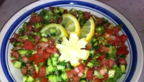 سلطة عربيه غنيه بالخضار