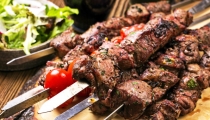 أسياخ لحم العجل مع بستو النعناع