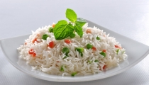 قدمي لطفلك الأرز على شكل دائري