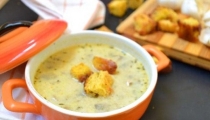 شوربة المشروم والثوم اللذيذ