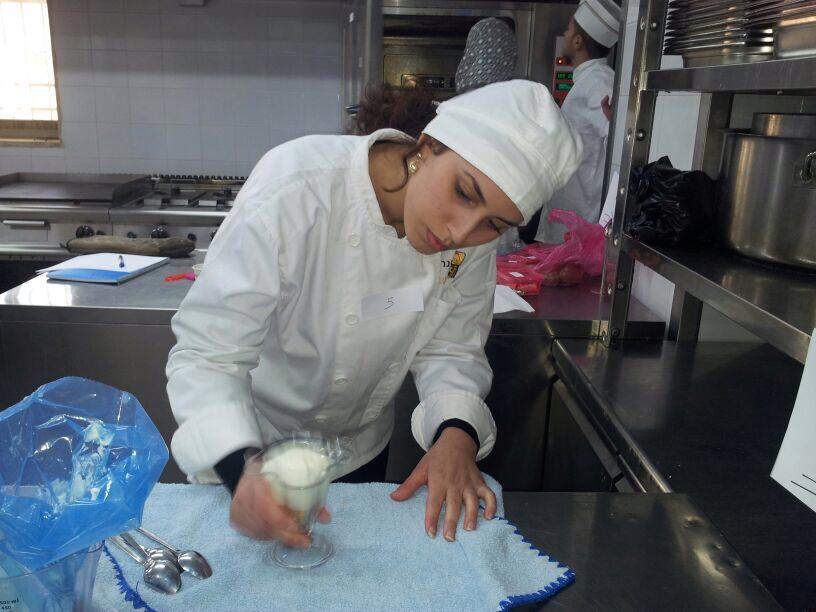 كلية كوليناري تكشف مهاراتها بمسابقة الشيف الفلسطيني لأفضل طبق
