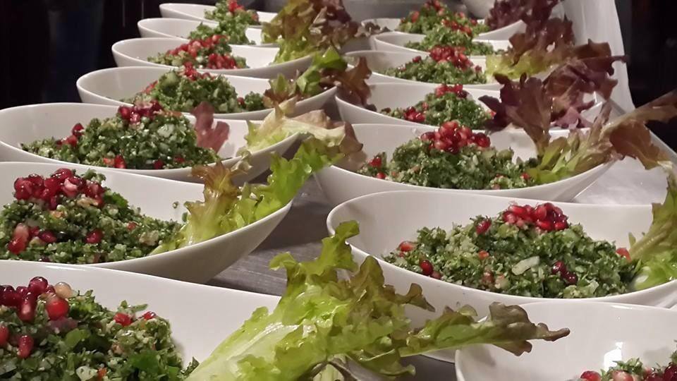 مطعم مارينا في عكا يعانق ميناء عكا ويتميز باشهى الوجبات