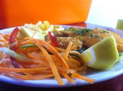 مطعم مارينا في عكا يعانق ميناء عكا ويتميز باشهى الوجبات