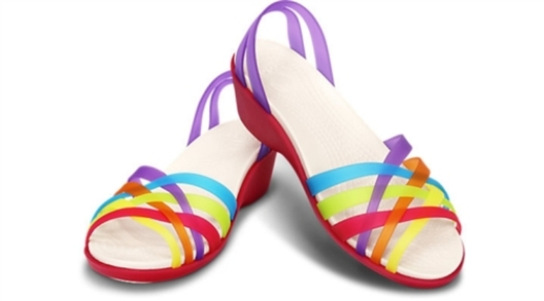 تصاميم وموديلات جديدة من crocs من مجموعة ربيع صيف 2013